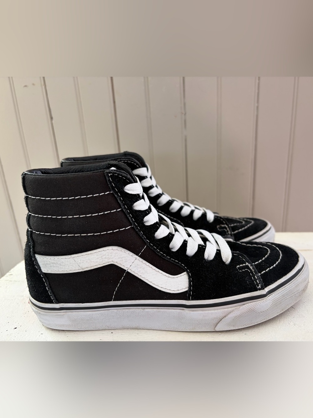 Vans Black and White High-Top Skate Shoes size 4.5 kids 6.0 Women’s